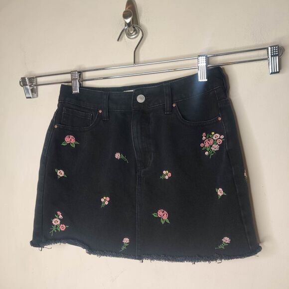 PacSun Floral Embroidered Denim Jean Skirt Size 25 Mini - Picture 2 of 9
